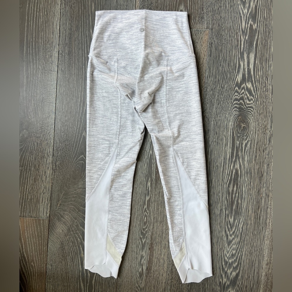 Lululemon Wunder Under Grey Crop Special Edition Scalloped Hem legging. Size 4 - Picture 9 of 12